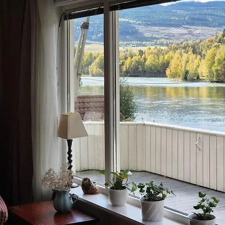 펜션 Cozy With Sauna, River Views And 10 Min From Hafjell And Lillehammer *