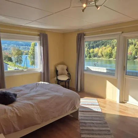 펜션 Cozy With Sauna, River Views And 10 Min From Hafjell And Lillehammer *