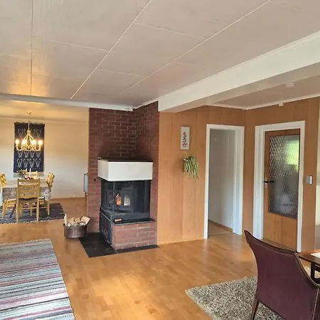 펜션 Cozy With Sauna, River Views And 10 Min From Hafjell And Lillehammer *